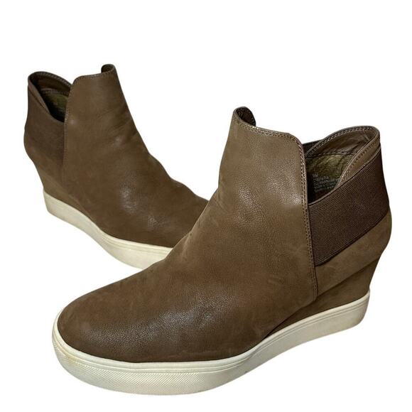 Maurices Size 9 Pull On Closed toe Wedge Ankle Booties Beige Brown Casual - Picture 1 of 12